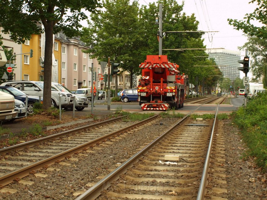 KVB Bahn entgleist Koeln Suelz Hermeskeilerstr Am Beethovenpark P019.JPG